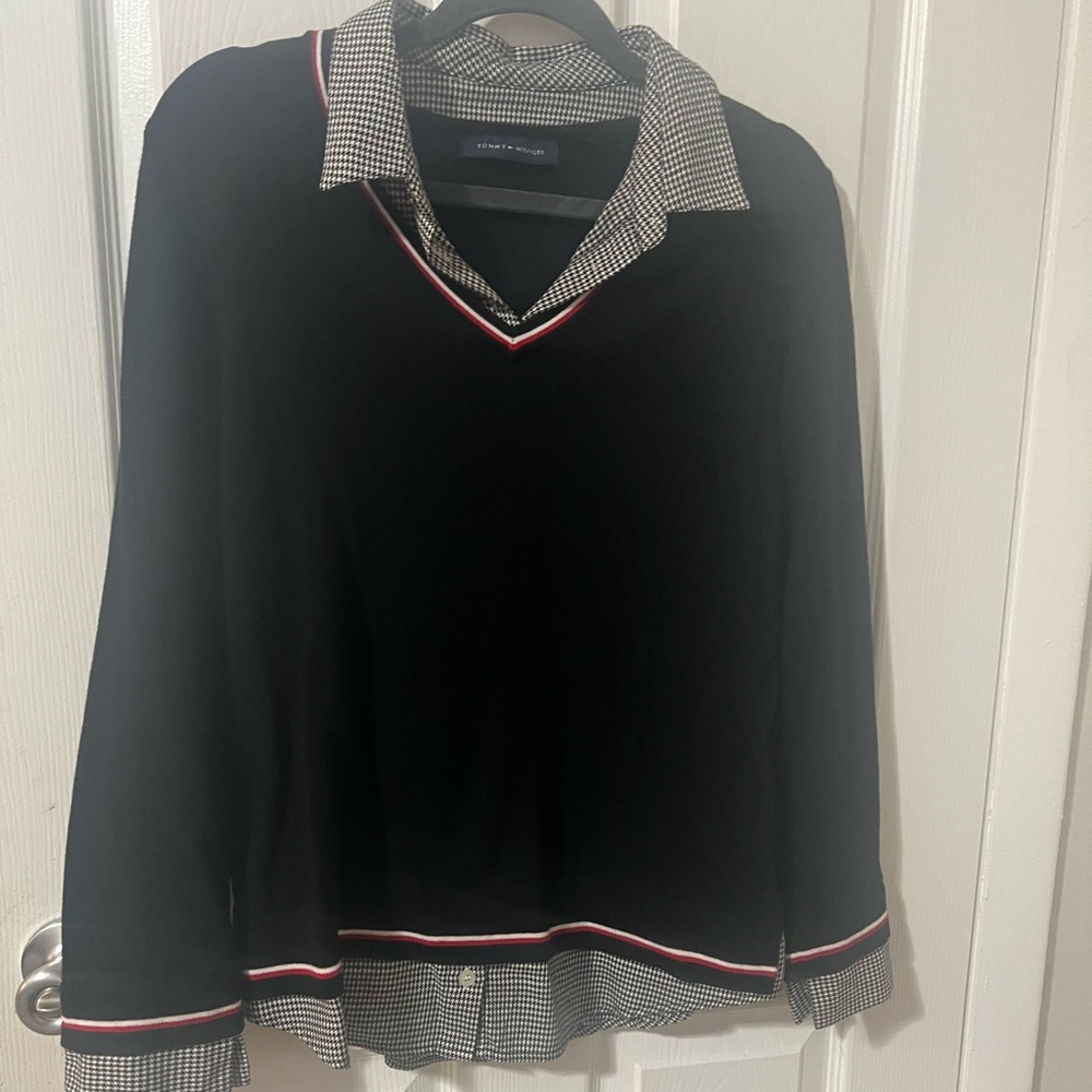 Awesome navy blue Tommy Hilfiger lightweight sweater